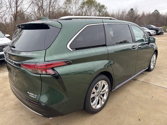 2023 Toyota Sienna Platinum photo 2