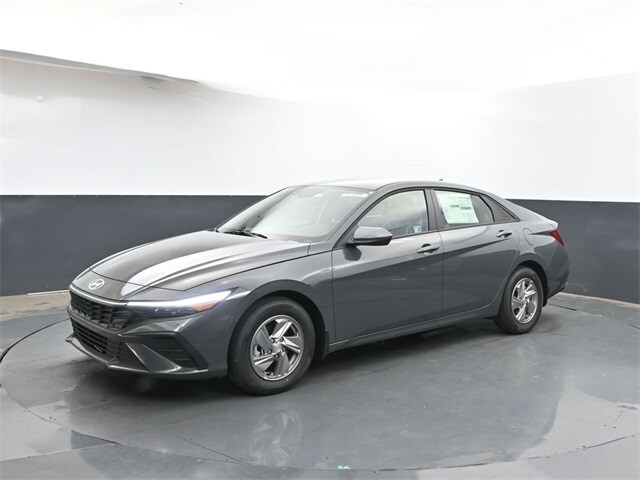 2025 Hyundai Elantra SE photo 3