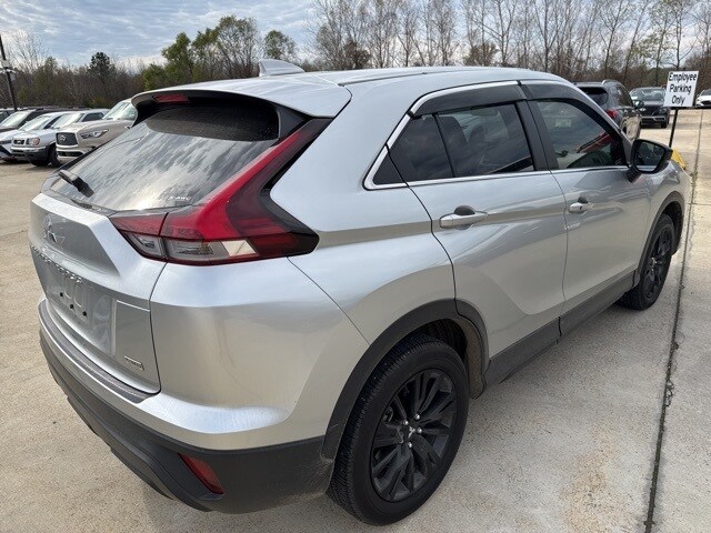 2025 Mitsubishi Eclipse Cross LE photo 3