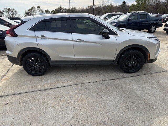 2025 Mitsubishi Eclipse Cross LE photo 2