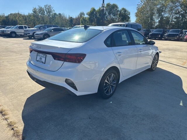 2024 Kia Forte LXS photo 3