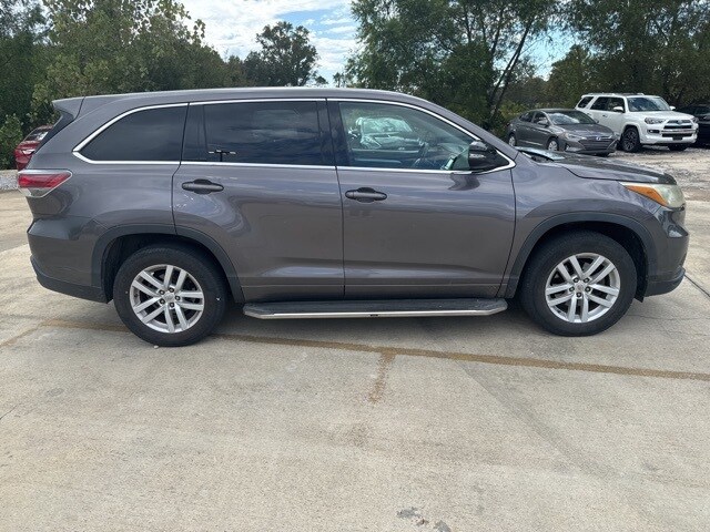 2015 Toyota Highlander LE photo 4