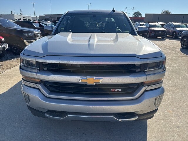 2017 Chevrolet Silverado 1500 LT photo 2