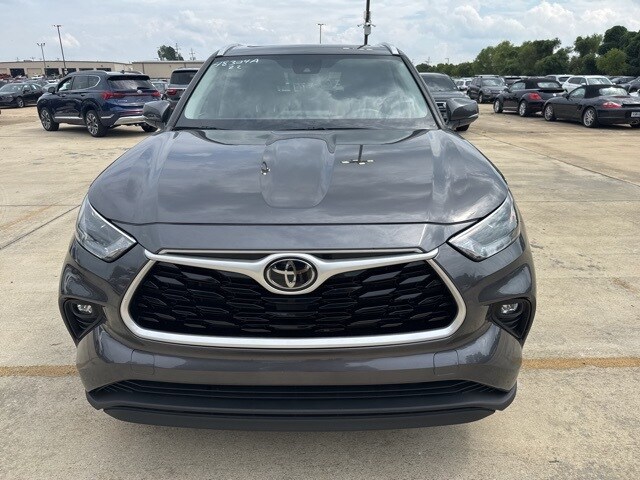2022 Toyota Highlander XLE photo 2