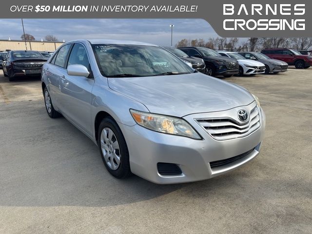 2011 Toyota Camry LE's photo