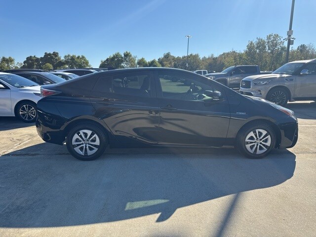 2016 Toyota Prius Two photo 2