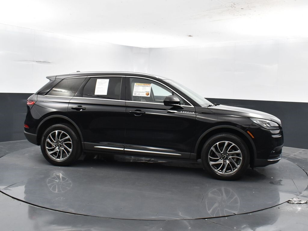 2022 Lincoln Corsair Standard photo 3