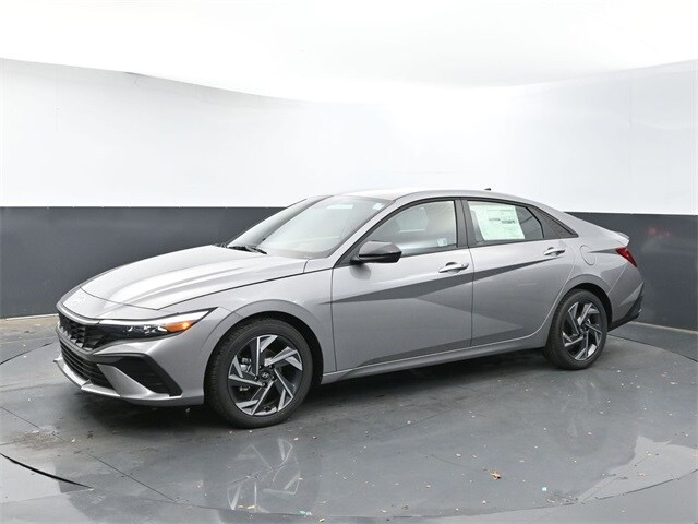 2025 Hyundai Elantra SEL Sport photo 3