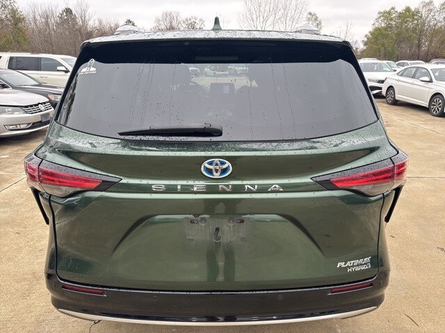 2023 Toyota Sienna Platinum photo 3