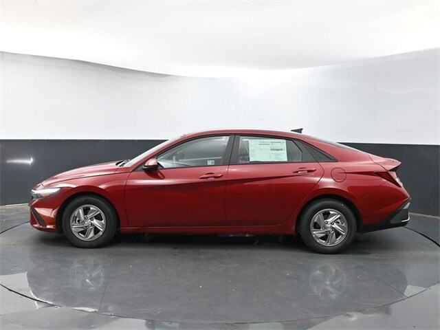 2025 Hyundai Elantra SE photo 4