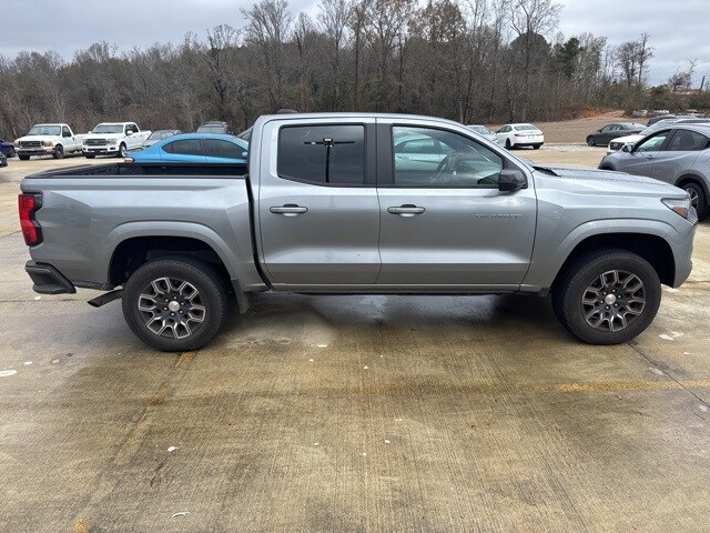 2023 Chevrolet Colorado LT photo 2