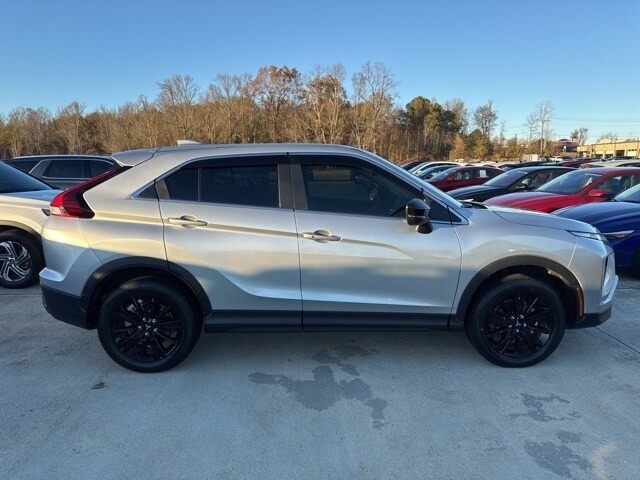 2025 Mitsubishi Eclipse Cross LE photo 2