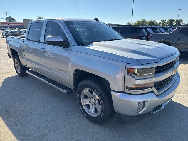 2017 Chevrolet Silverado 1500 LT photo 3
