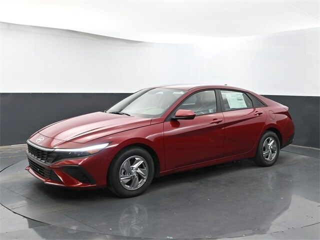 2025 Hyundai Elantra SE photo 3