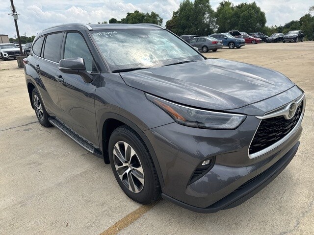 2022 Toyota Highlander XLE photo 3