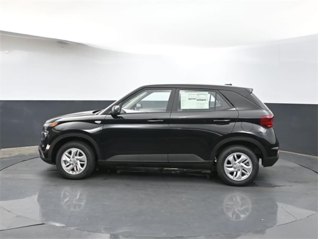 Used 2025 Hyundai Venue SE SUV