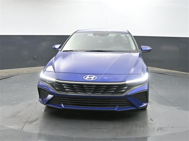 2025 Hyundai Elantra SE photo 2
