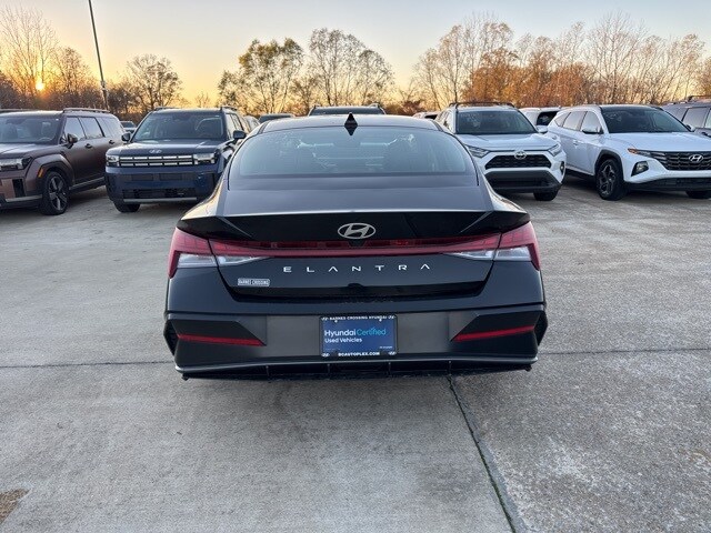2024 Hyundai Elantra SEL Convenience photo 4