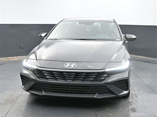 2025 Hyundai Elantra SEL Sport photo 2