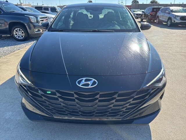 2023 Hyundai Elantra SEL photo 2