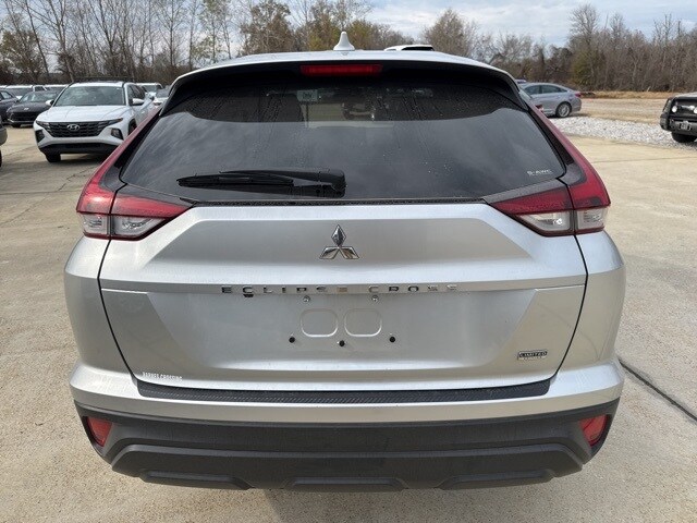 2025 Mitsubishi Eclipse Cross LE photo 4