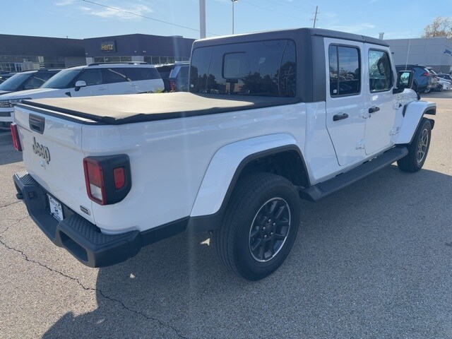 2023 Jeep Gladiator Overland photo 2