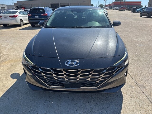 2023 Hyundai Elantra Limited photo 2