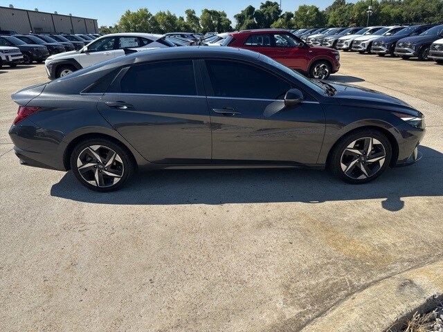 2023 Hyundai Elantra Limited photo 4