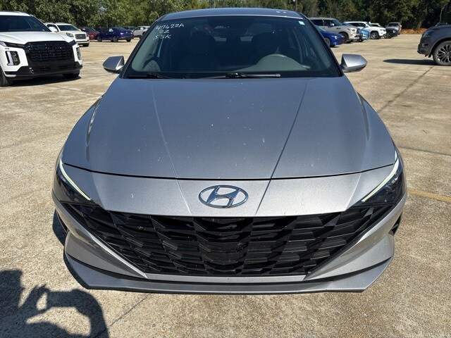 2022 Hyundai Elantra SEL photo 2