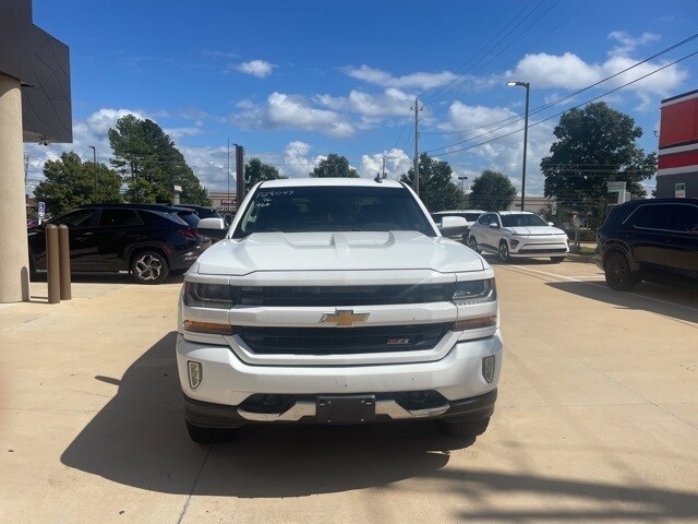 2016 Chevrolet Silverado 1500 LT photo 2
