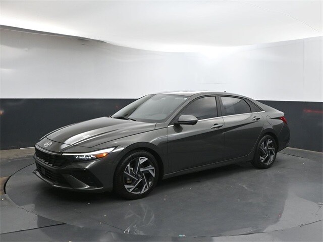 2024 Hyundai Elantra Limited photo 3