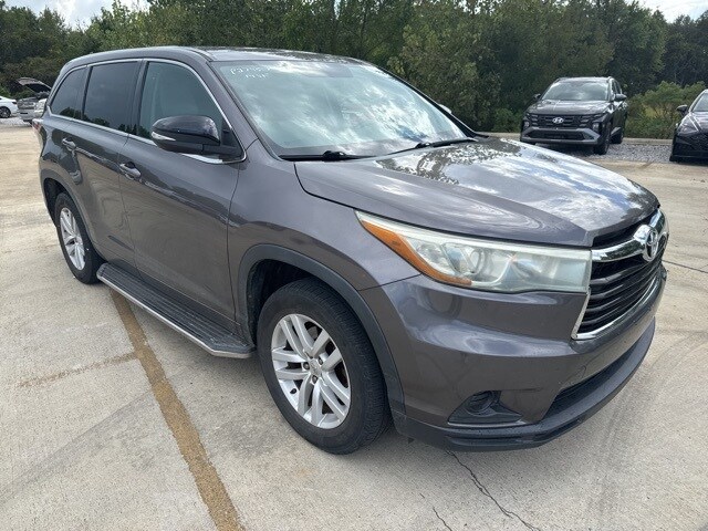2015 Toyota Highlander LE photo 3