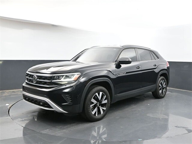 2022 Volkswagen Atlas Cross Sport SE photo 2