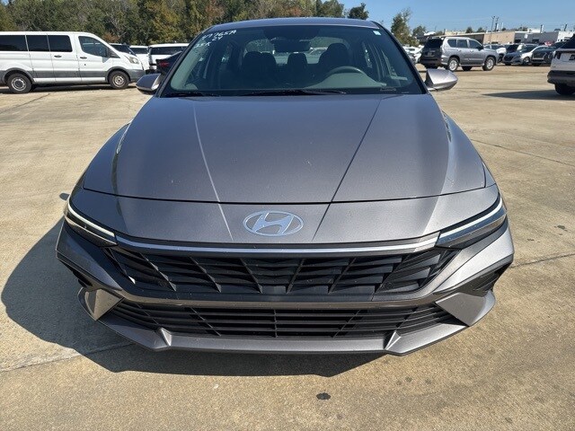 2024 Hyundai Elantra SE photo 2