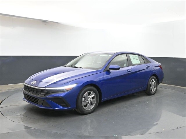 2025 Hyundai Elantra SE photo 3