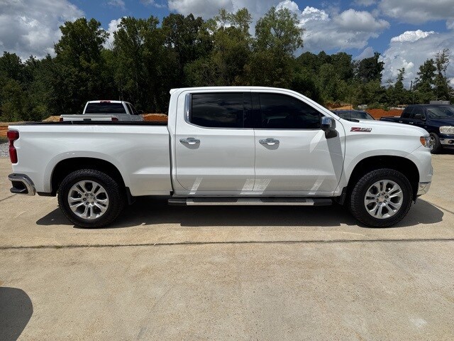 2022 Chevrolet Silverado 1500 LTZ photo 2