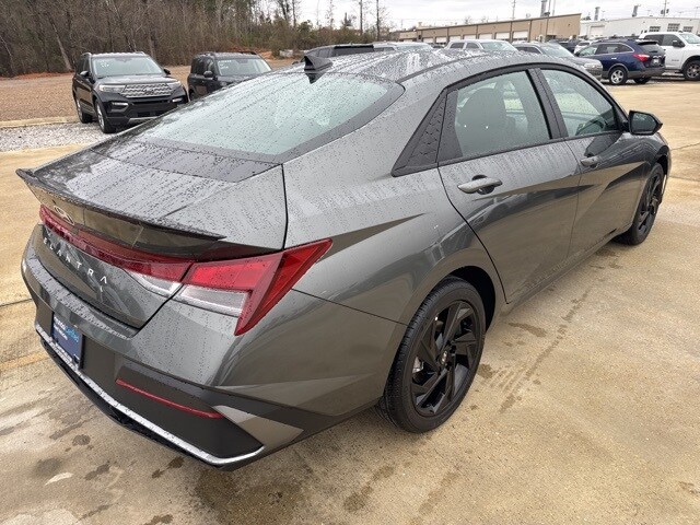 2026 Hyundai Elantra SEL Sport photo 3