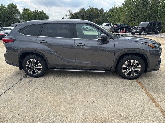 2022 Toyota Highlander XLE photo 4