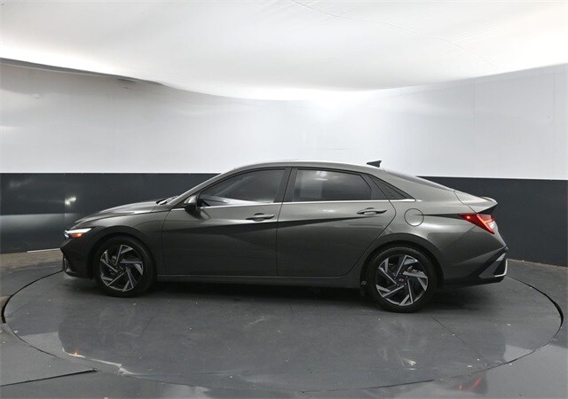 2024 Hyundai Elantra Limited photo 4