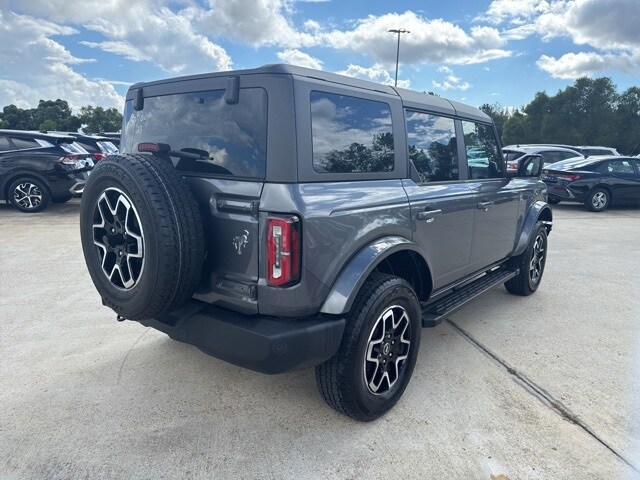 2023 Ford Bronco Outer Banks photo 2
