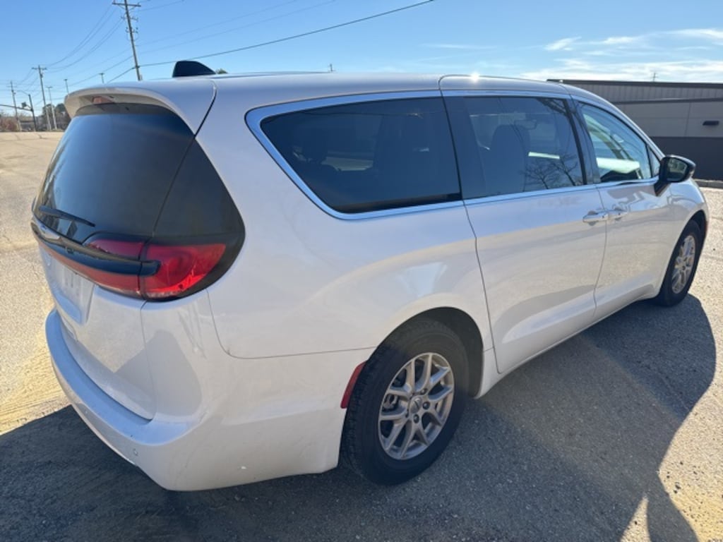 Used 2024 Chrysler Pacifica Touring L Van Passenger Van