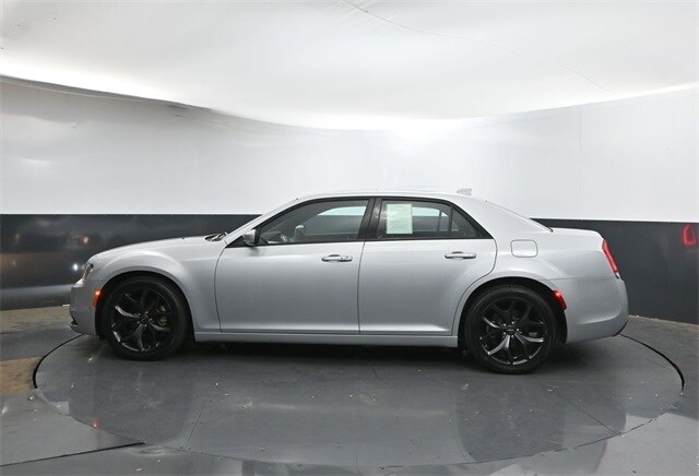 2023 Chrysler 300 S photo 4