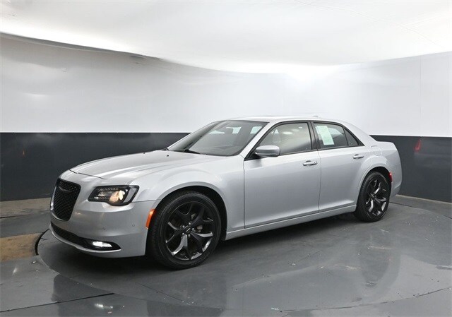 2023 Chrysler 300 S photo 3