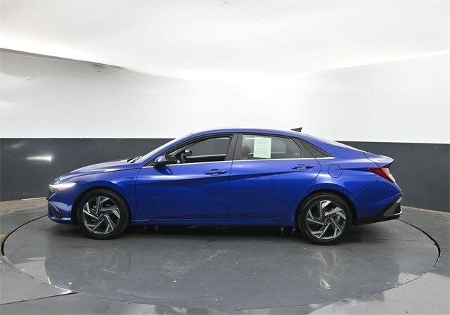 2024 Hyundai Elantra SEL Convenience photo 4