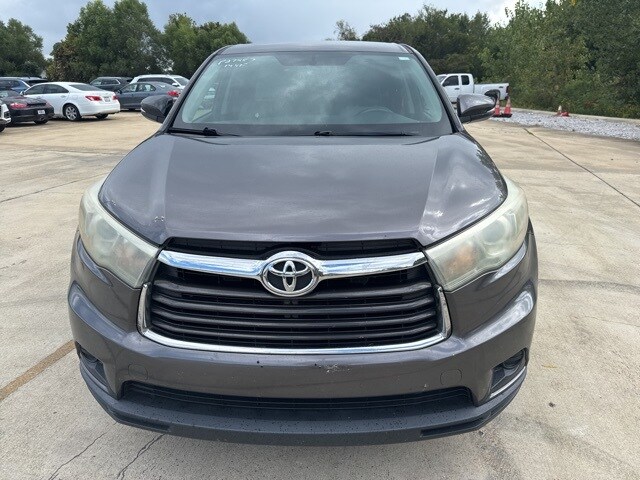 2015 Toyota Highlander LE photo 2