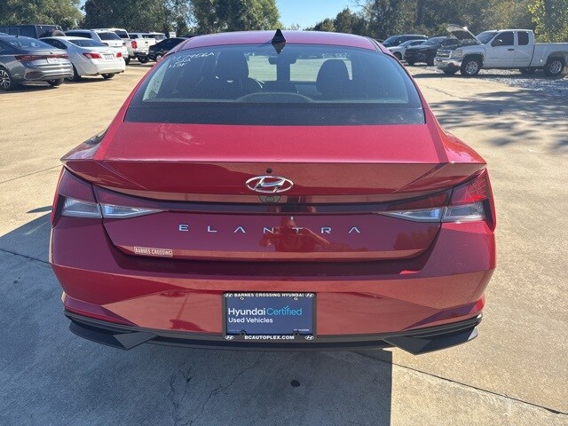 2022 Hyundai Elantra SEL photo 4