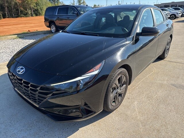 2023 Hyundai Elantra SEL photo 2