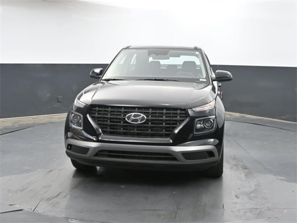 Used 2025 Hyundai Venue SE SUV