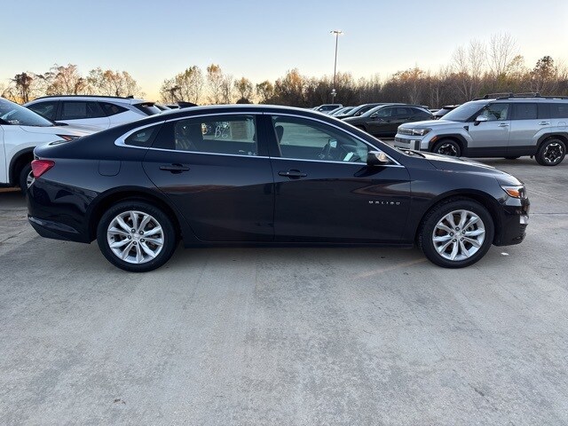 2023 Chevrolet Malibu 1LT photo 2