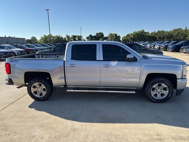 2017 Chevrolet Silverado 1500 LT photo 4